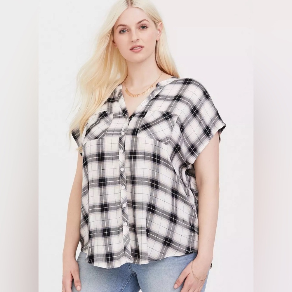 Torrid Size 1X Plaid Black & White Button Up Short Sleeve Dolman Shirt